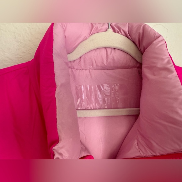 NWOT- Ugg Sydnee Fully Reversible Puffer Vest in Pink/Light Pink med - Picture 7 of 10